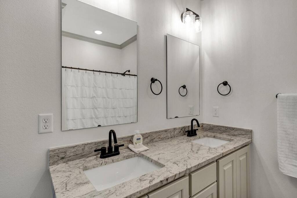 Villa Alamo Luxury Living Up To 11 à Tyler Extérieur photo