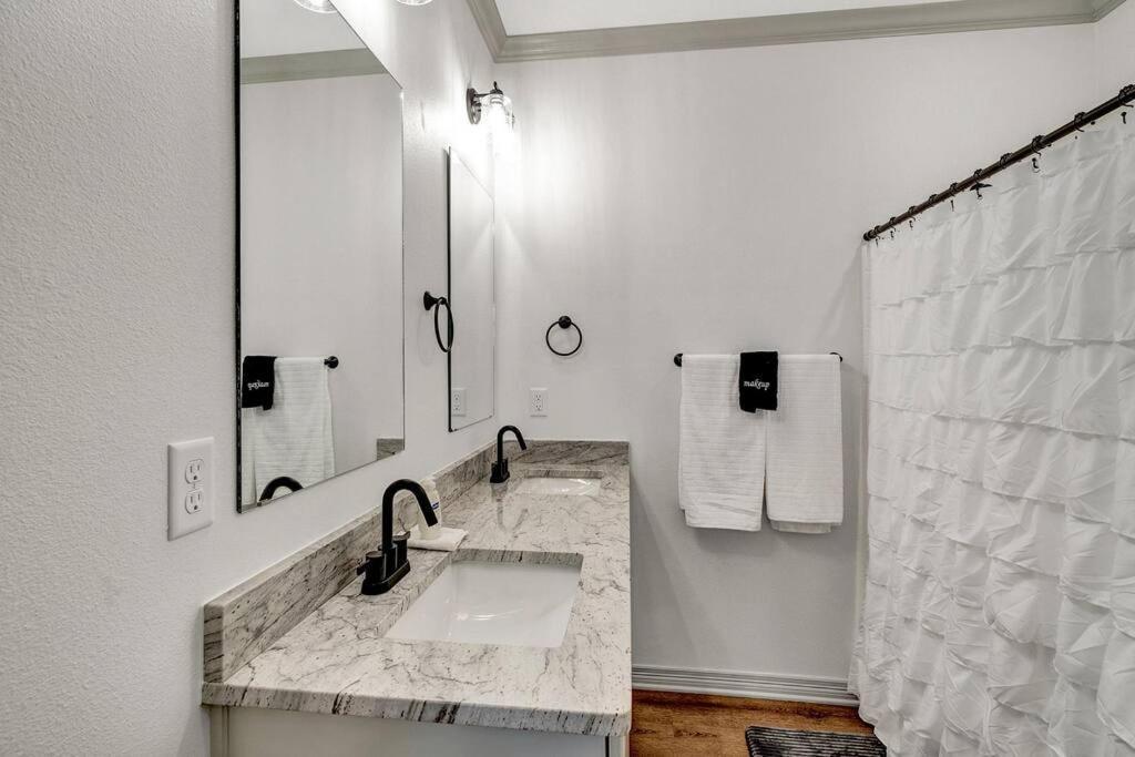 Villa Alamo Luxury Living Up To 11 à Tyler Extérieur photo